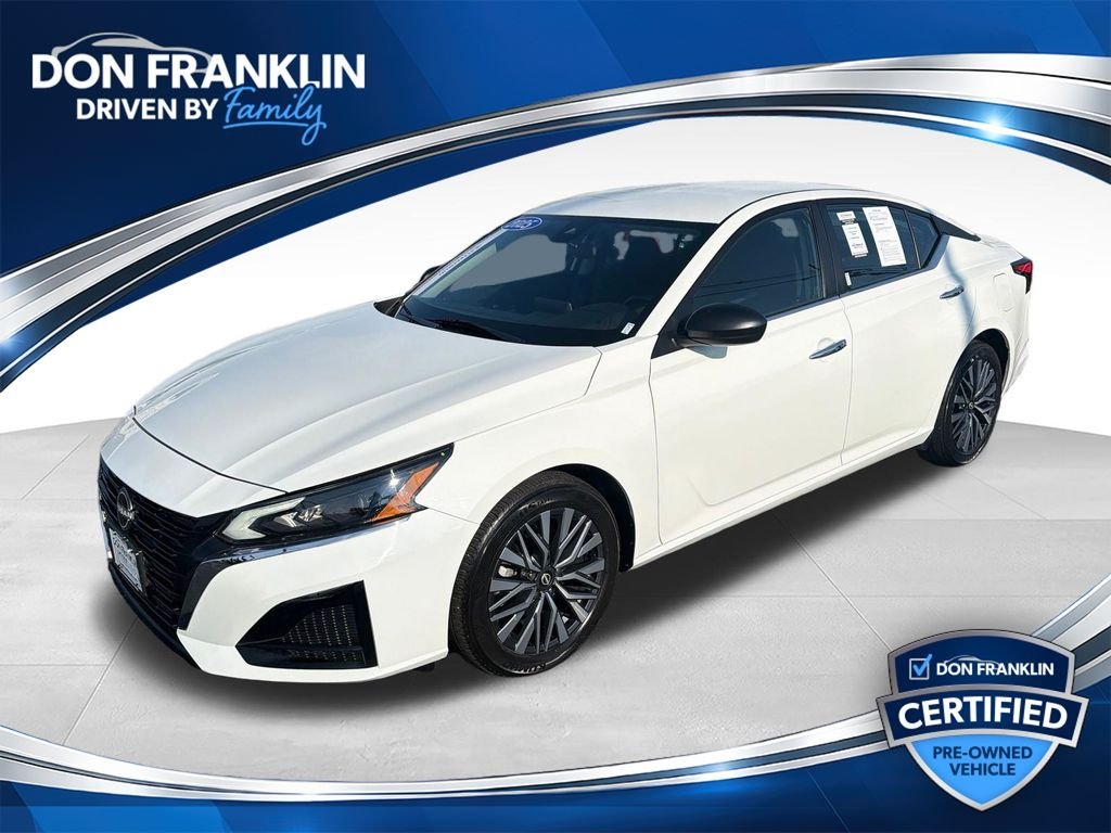 Used 2025 White Nissan 2.5 SV image 1