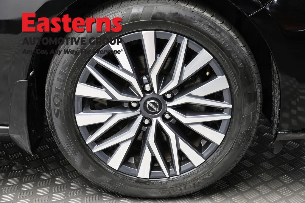 Used 2023 Black Nissan 2.5 SV image 30