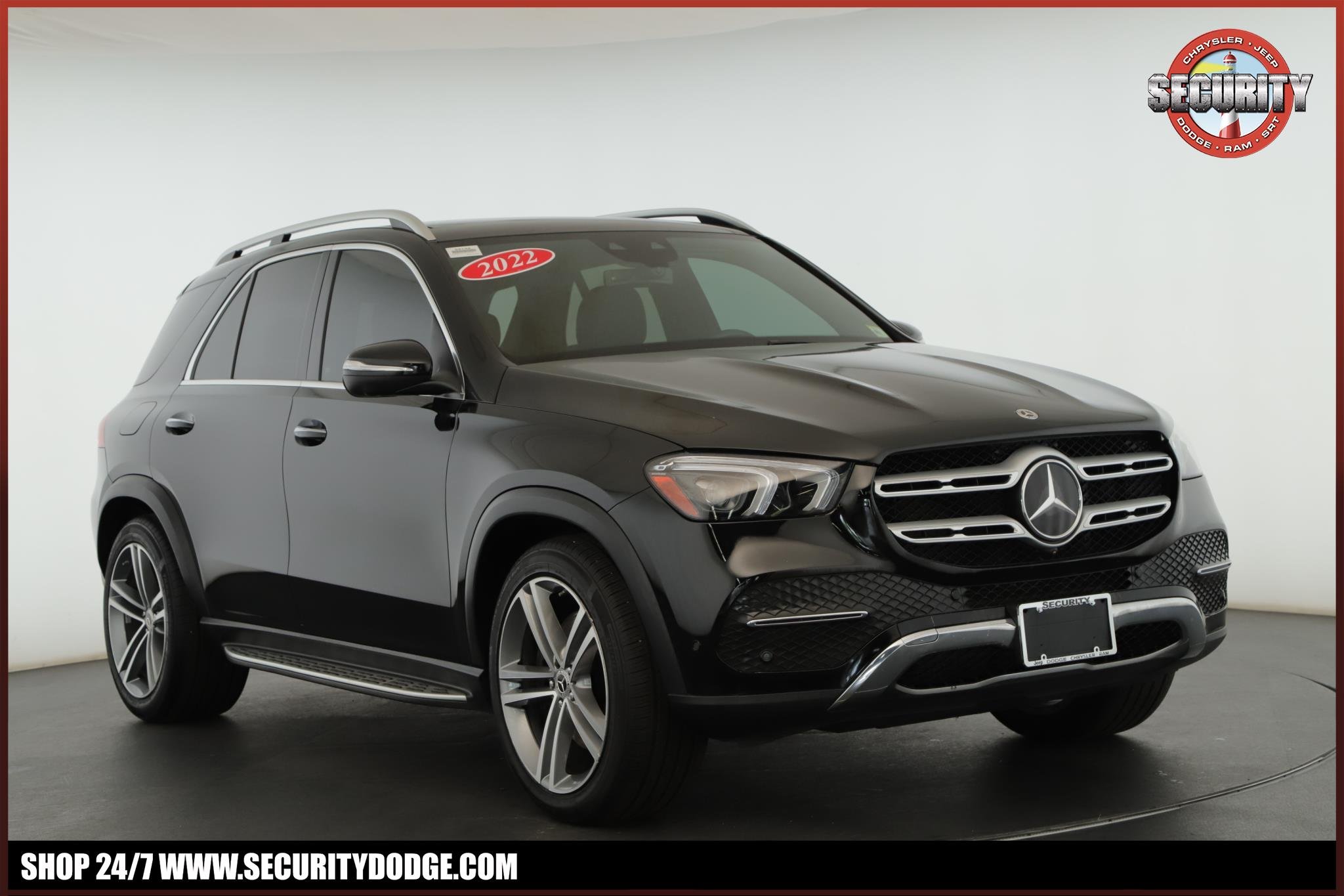 Used 2022 Black Mercedes-Benz GLE 450 4MATIC® SUV image 1