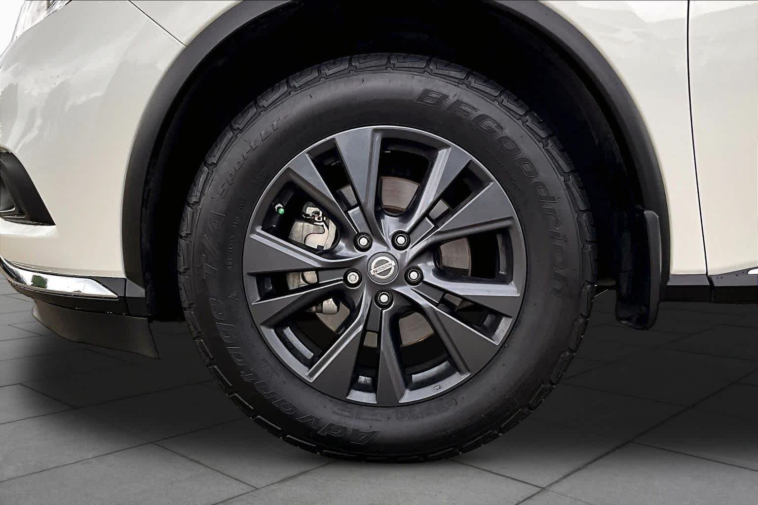 Used 2017 Pearl White Nissan SV image 10