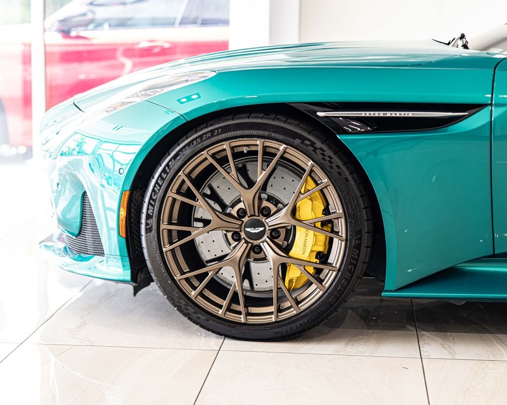 Used 2025 Green Aston Martin Volante image 8