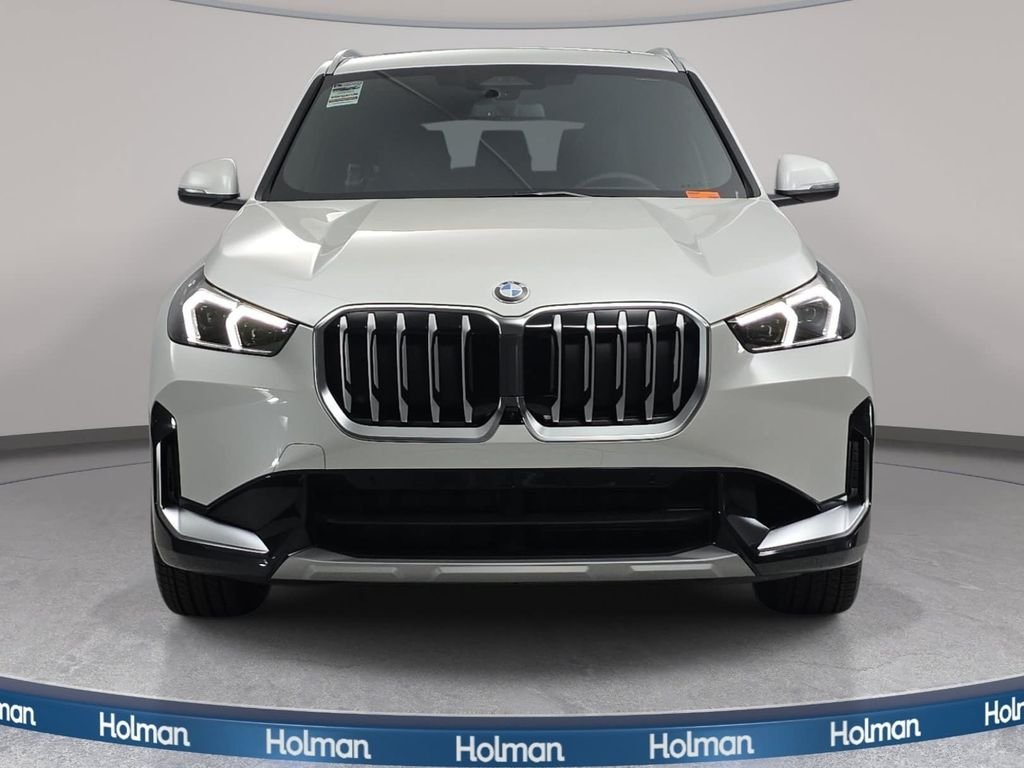 New 2026 Mineral White Metallic BMW xDrive28i image 2
