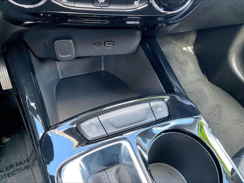 Used 2025 White Chevrolet LT image 32