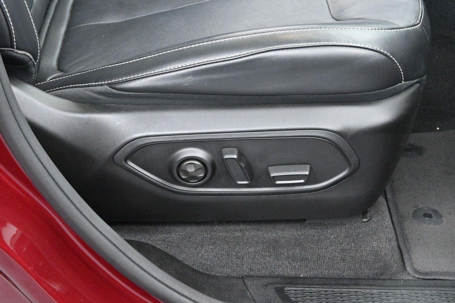 Used 2022 Red Jeep Limited image 34