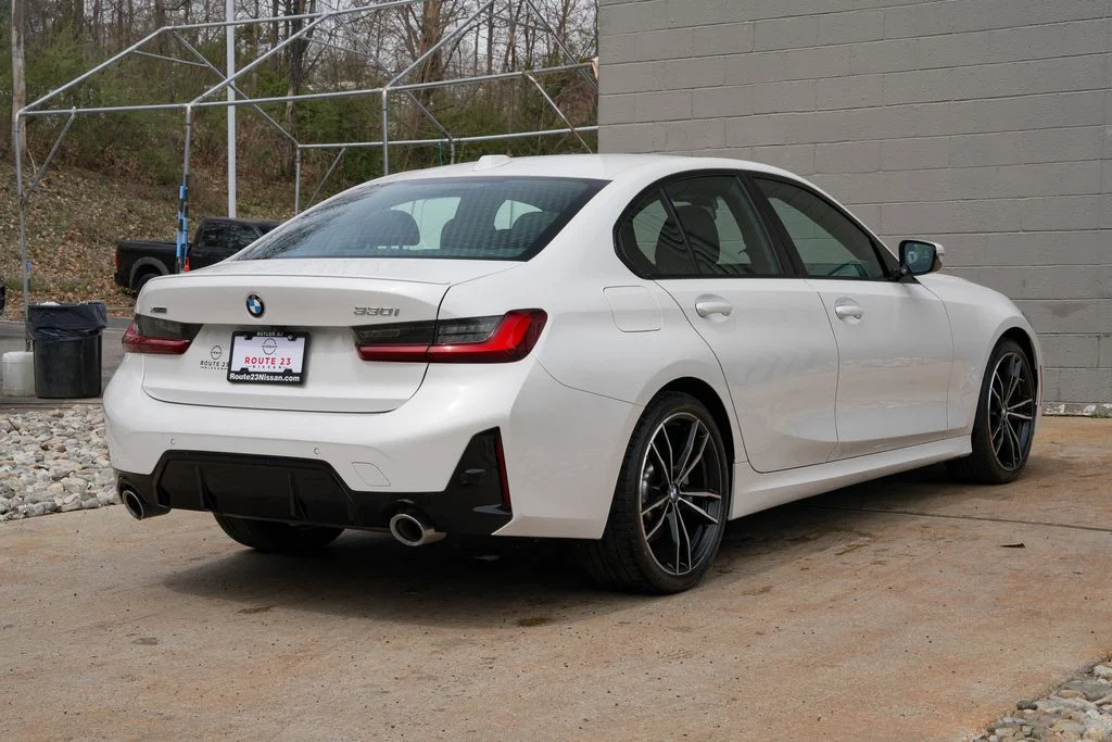 2024 BMW 3 Series 330i - Photo 6