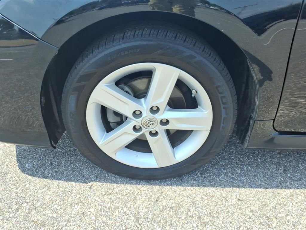 Used 2013 Black Toyota SE image 11