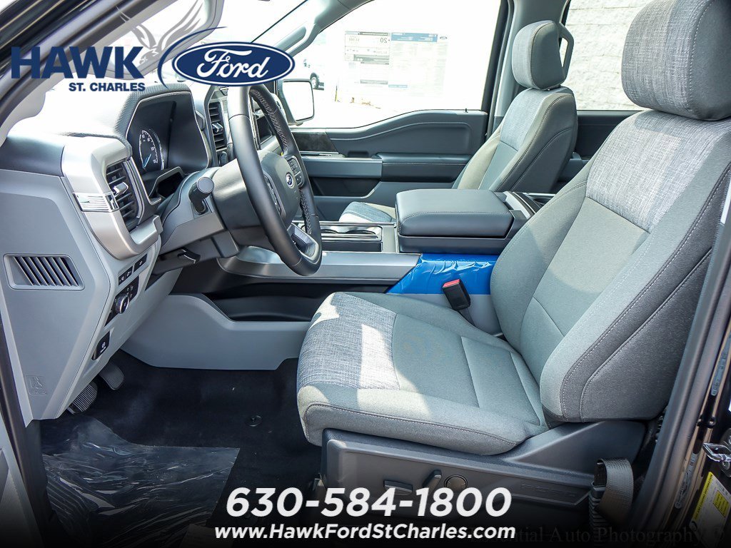 New 2023 Agate Black Metallic Ford XLT image 8