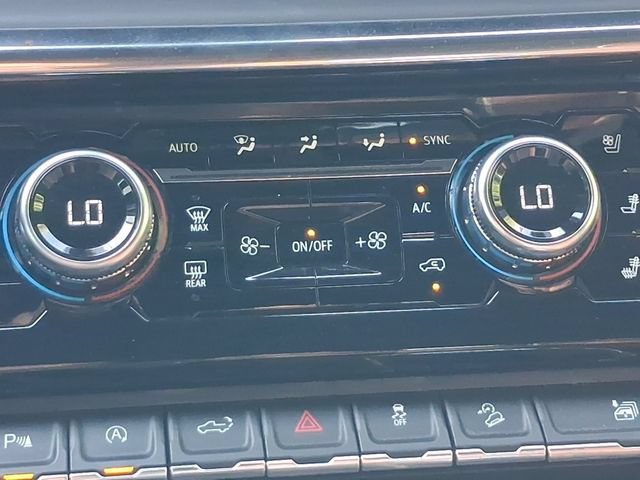 Used 2024 White Frost Tricoat GMC Denali Ultimate image 5