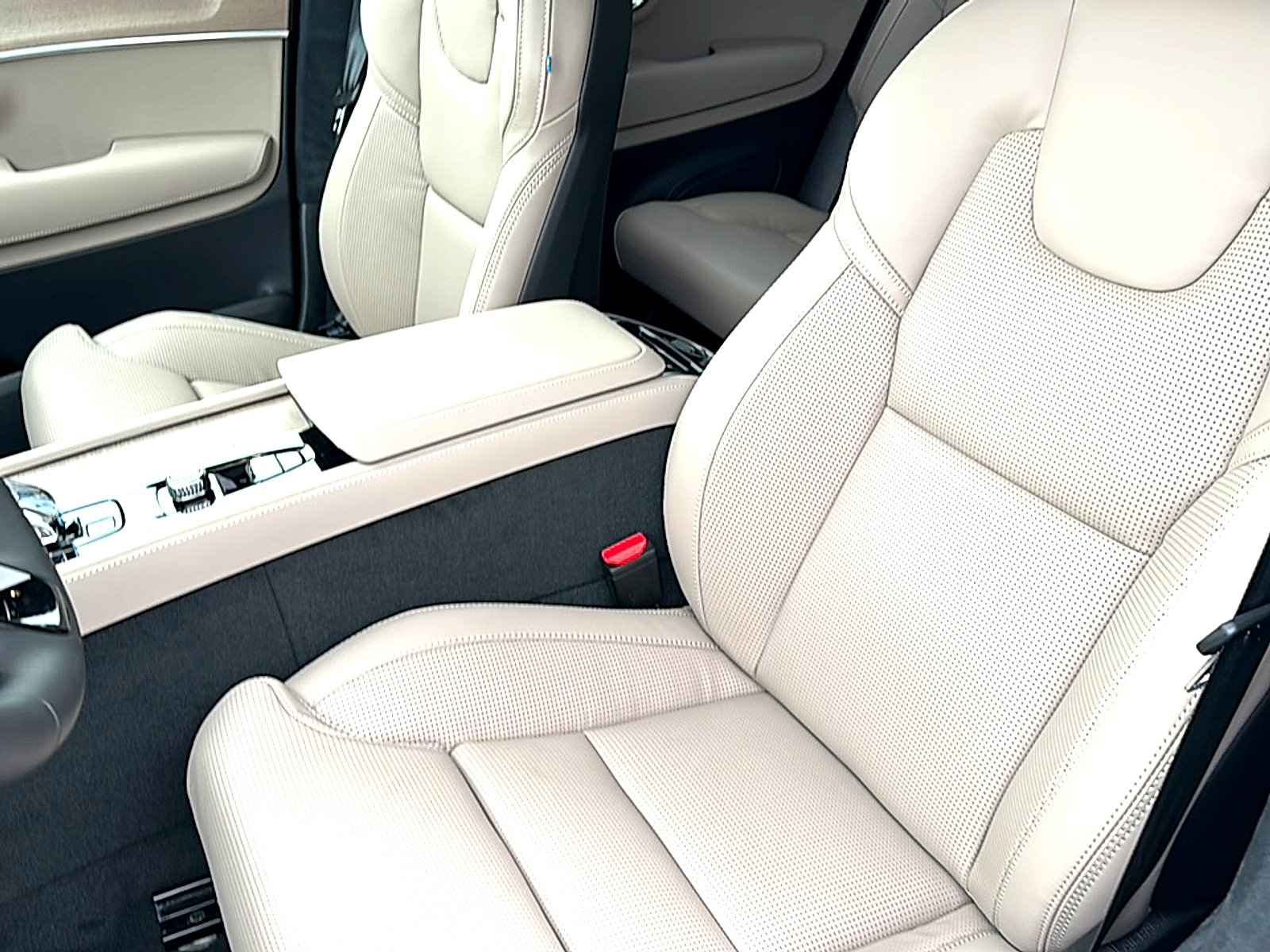 2025 Volvo XC90 Ultra - Photo 12