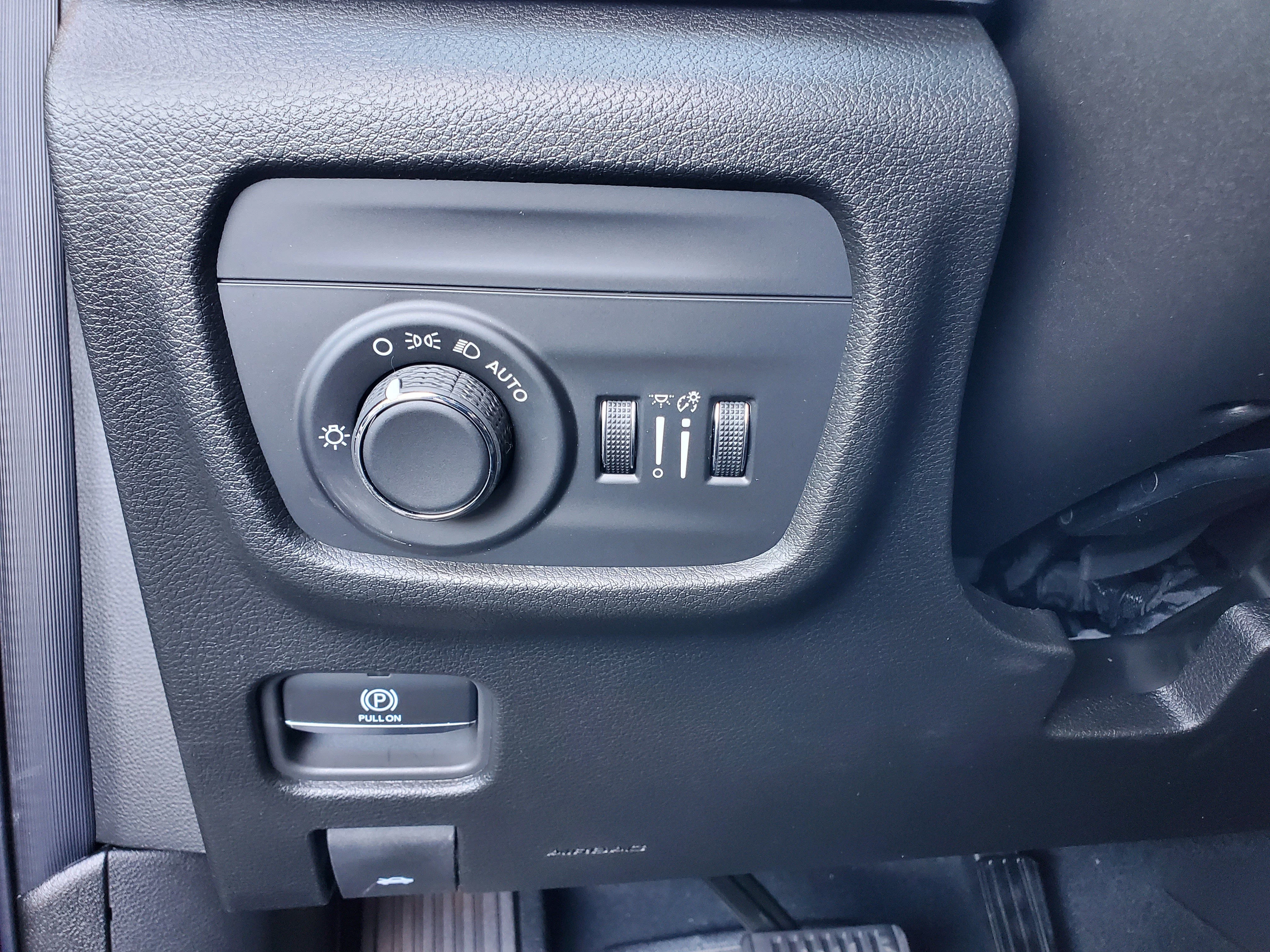 New 2026 Diamond Black Crystal Pearlcoat Jeep Altitude image 27