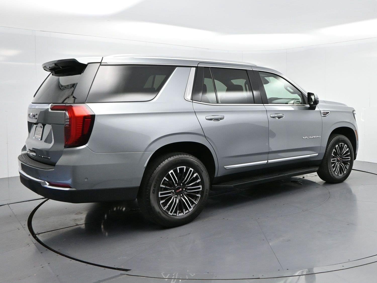 Used 2025 Sterling Metallic GMC Elevation image 7