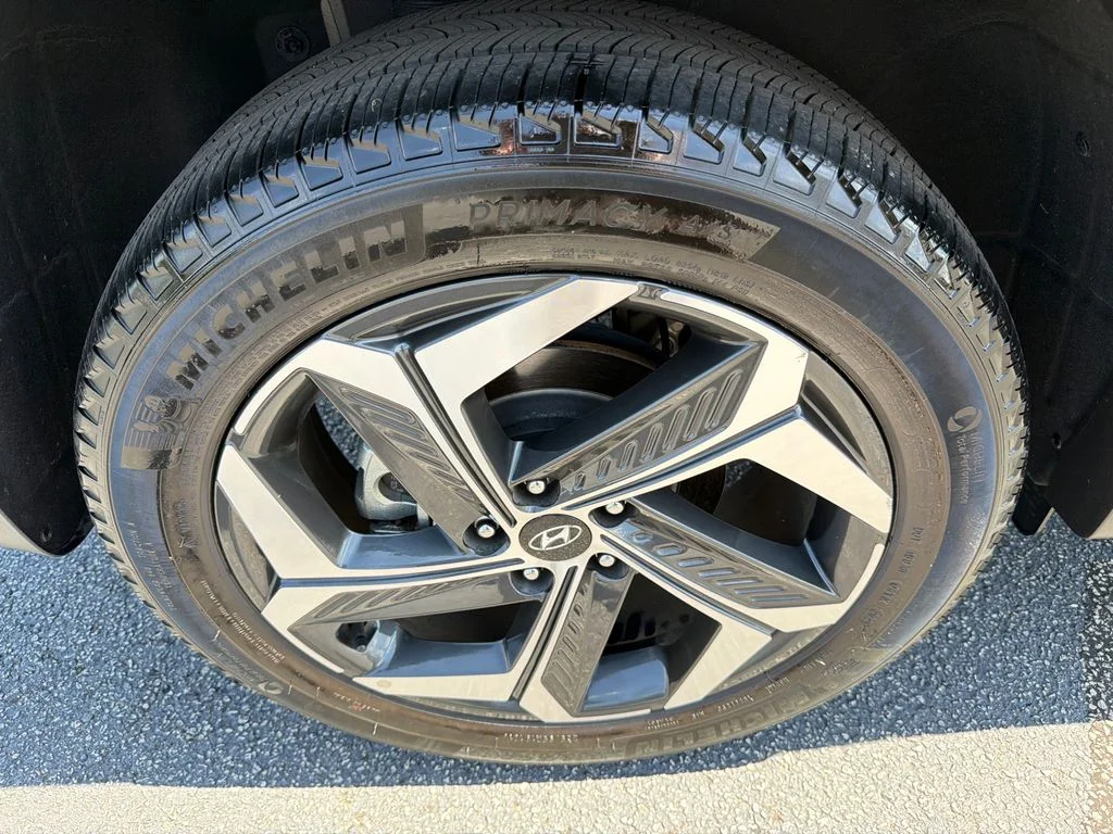 Used 2023 Black Hyundai SEL image 17