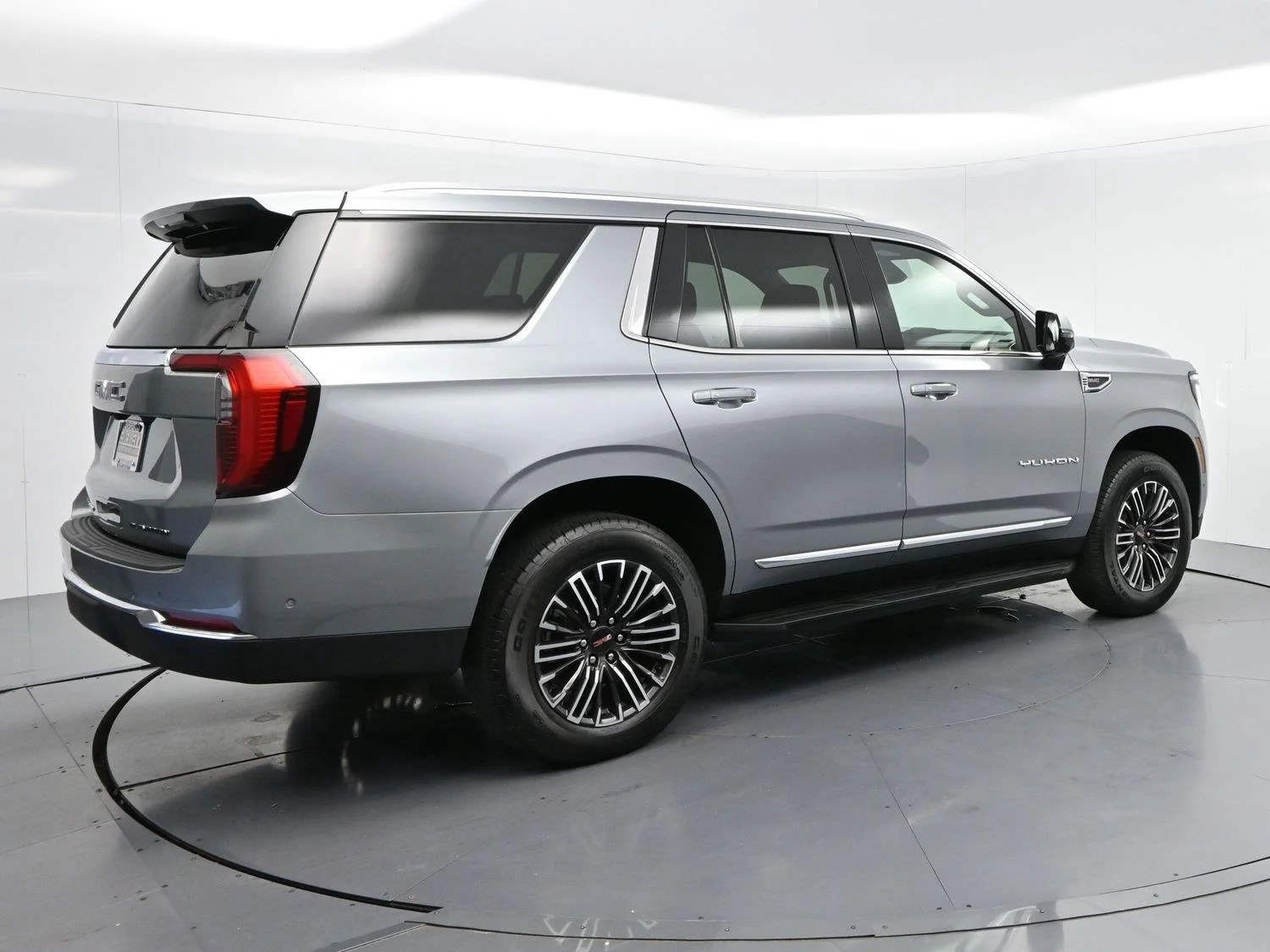 Used 2025 Sterling Metallic GMC Elevation image 7