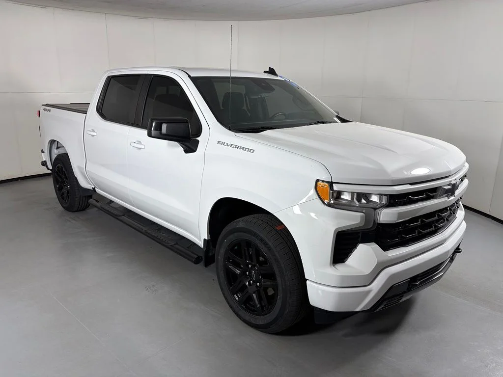 Used 2023 White Chevrolet RST image 2