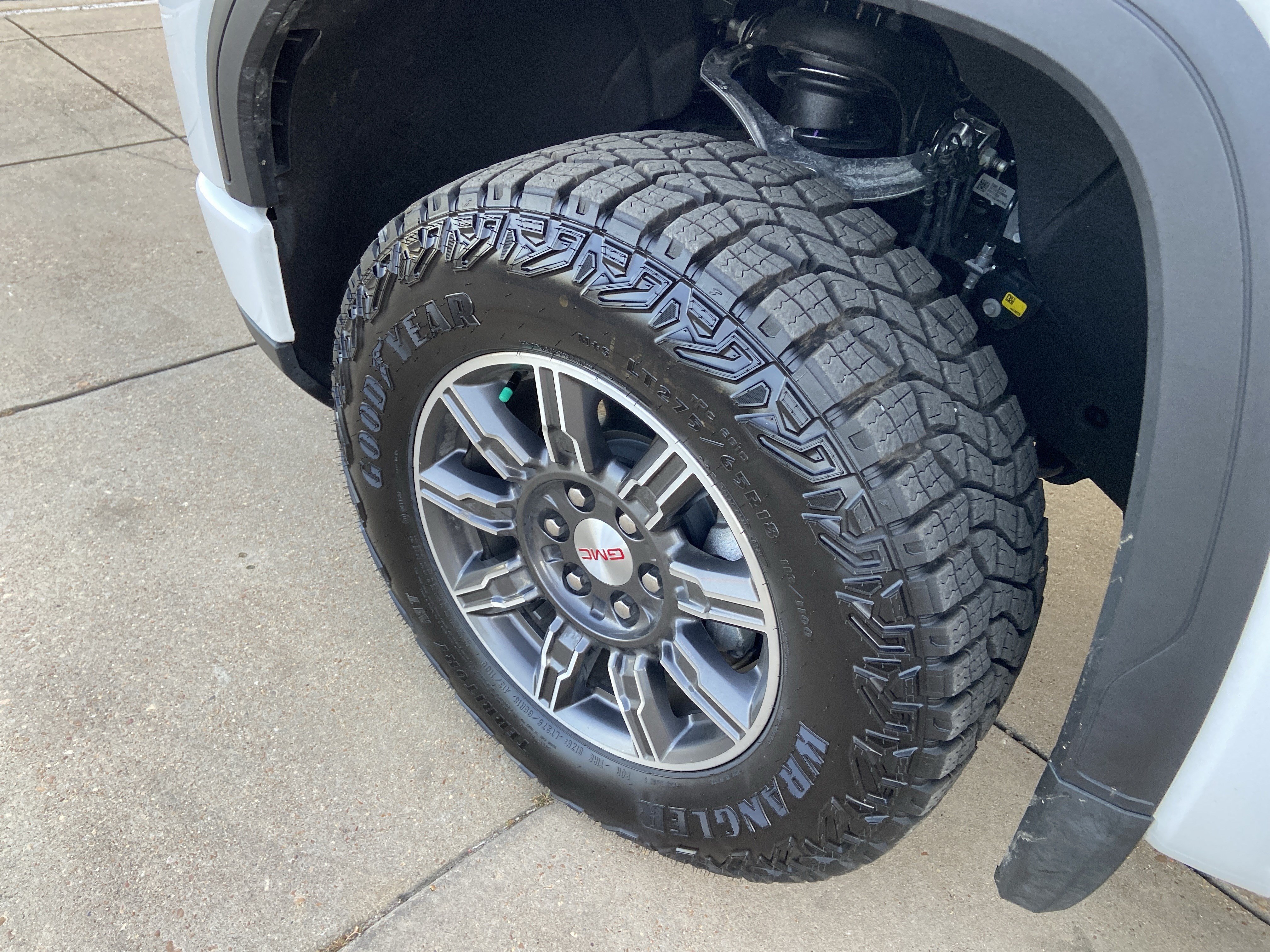 Used 2025 Summit White GMC AT4 image 25