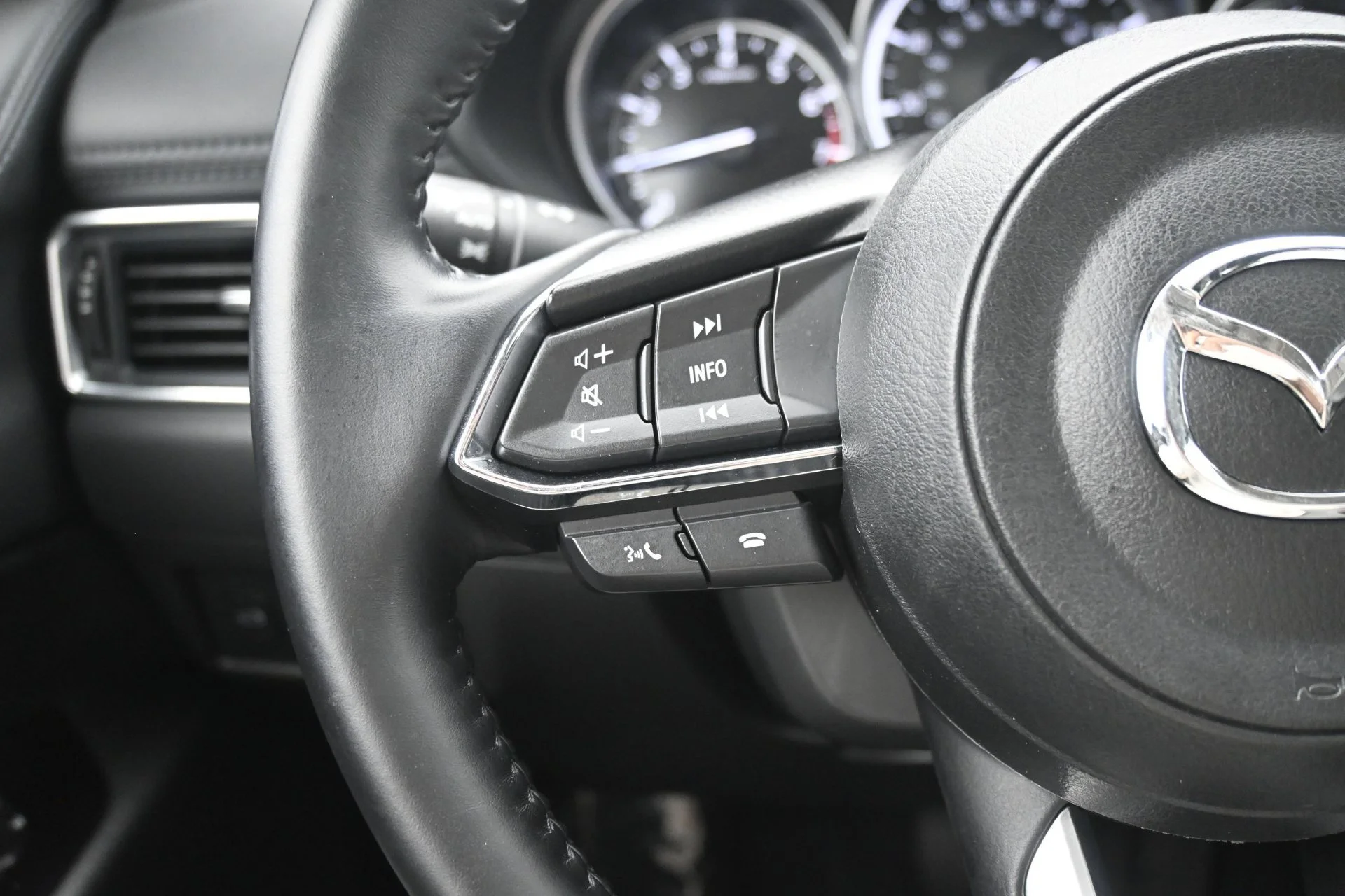Used 2025 Jet Black Mica Mazda 2.5 S Preferred Package image 17