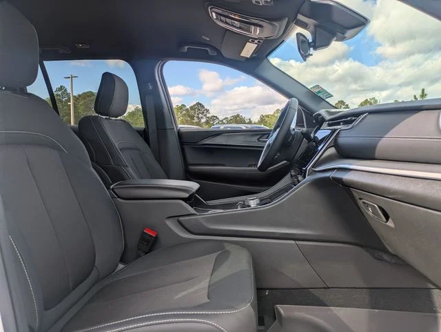New 2025 White Jeep Laredo image 27