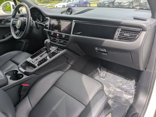 Used 2025 White Porsche Base image 29