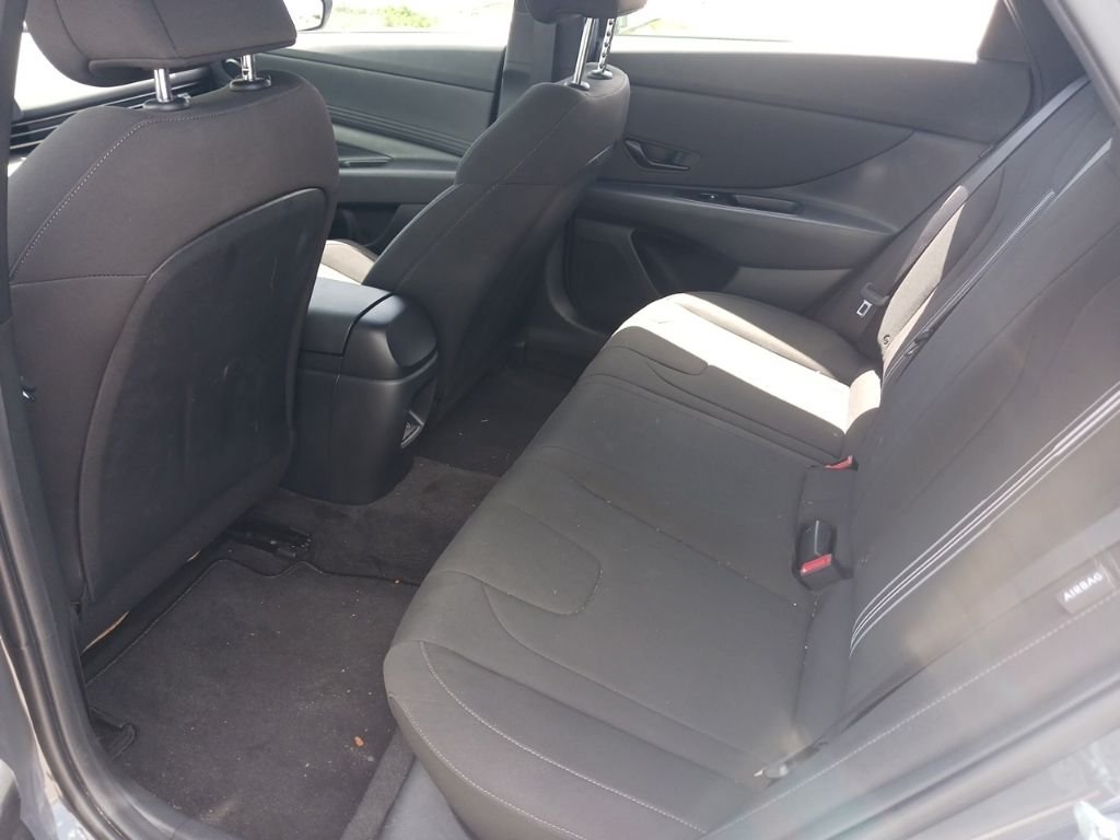 Used 2025 Gray Hyundai SEL Sport image 12