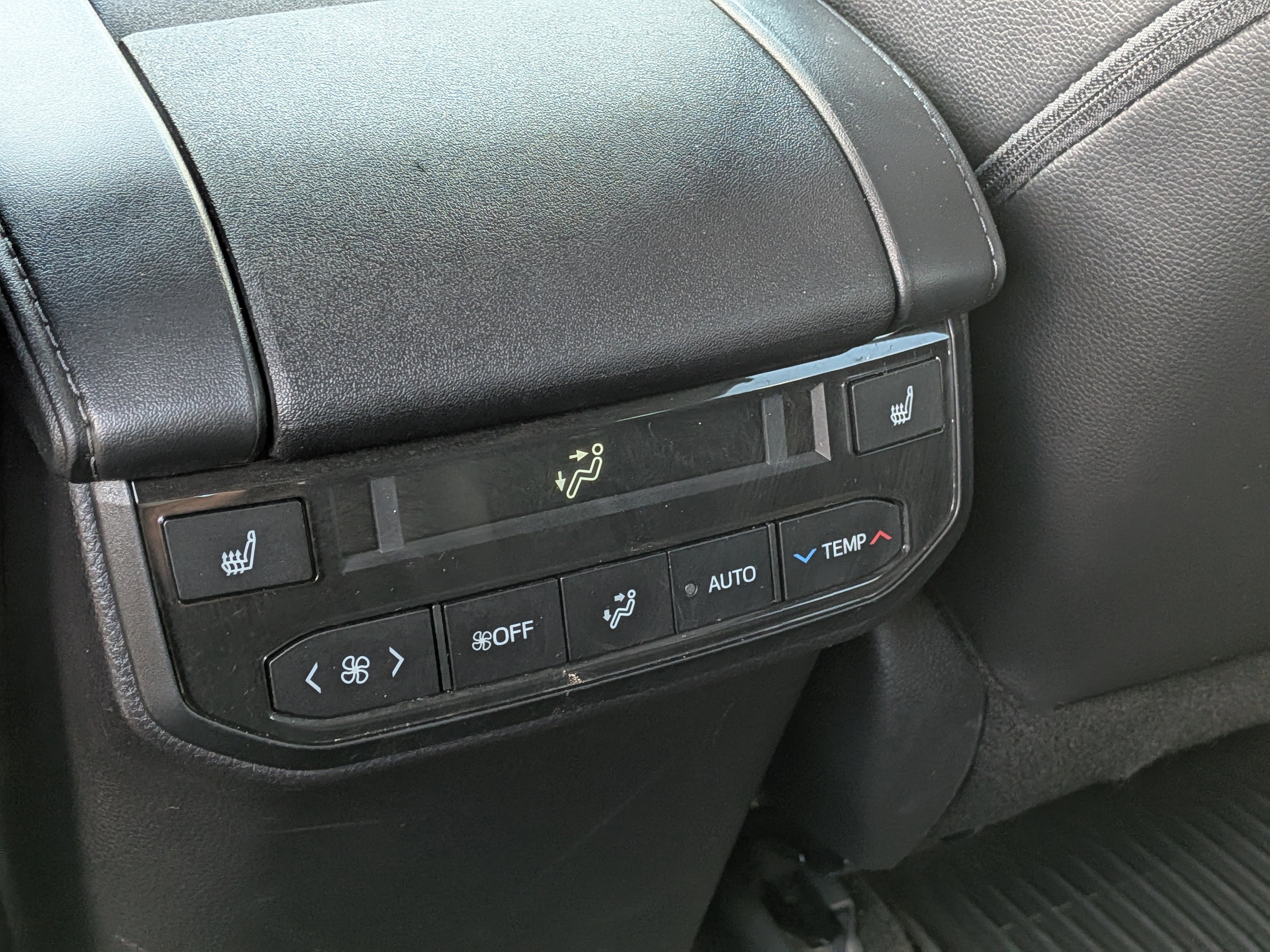 2024 Toyota Highlander Platinum - Photo 17