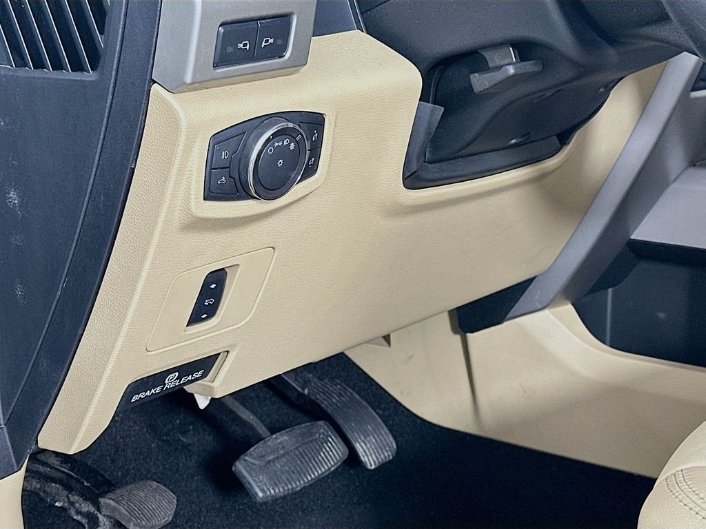 Used 2019 Black Metallic Ford Lariat image 10