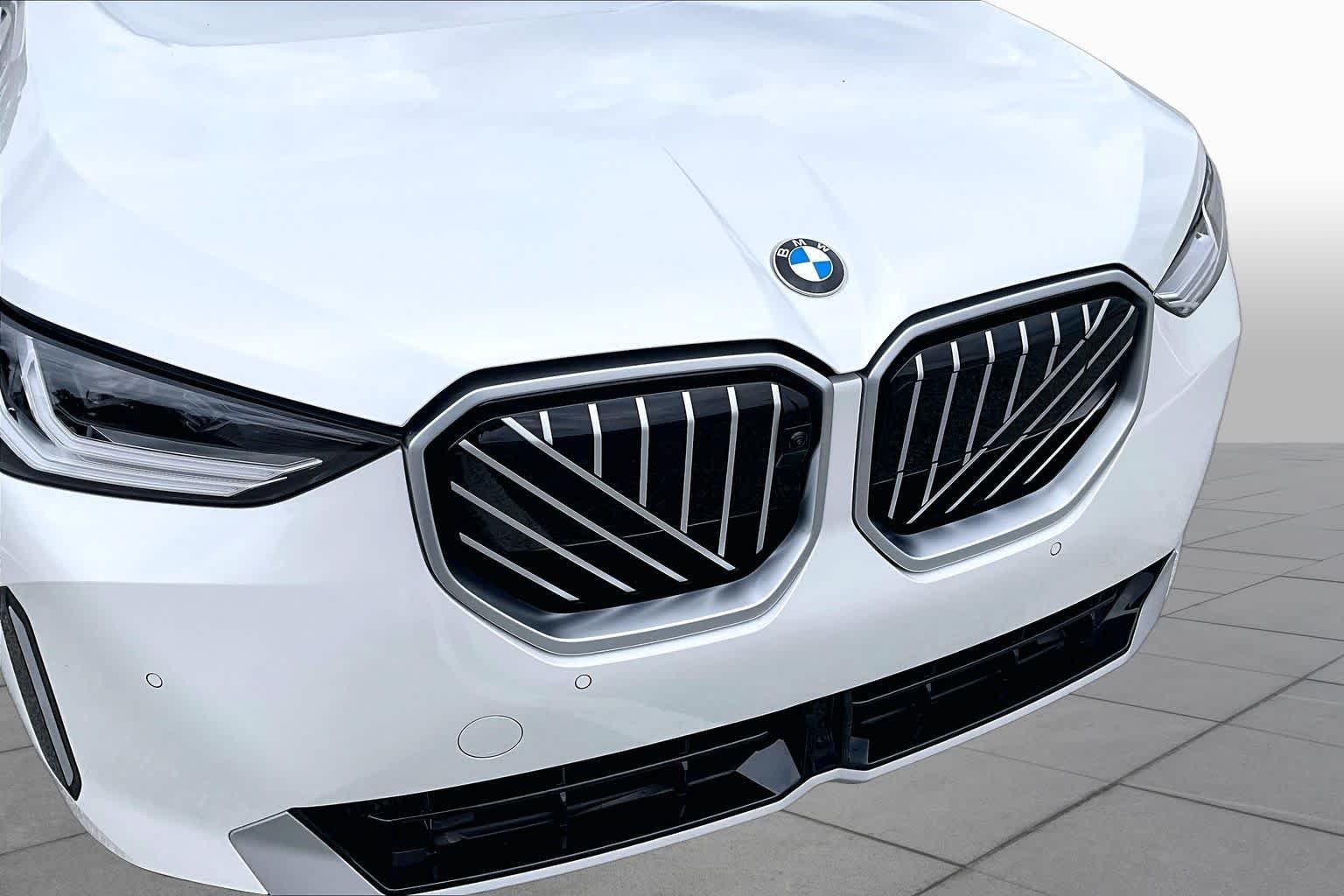 Used 2025 Mineral White Metallic BMW 30 xDrive image 30