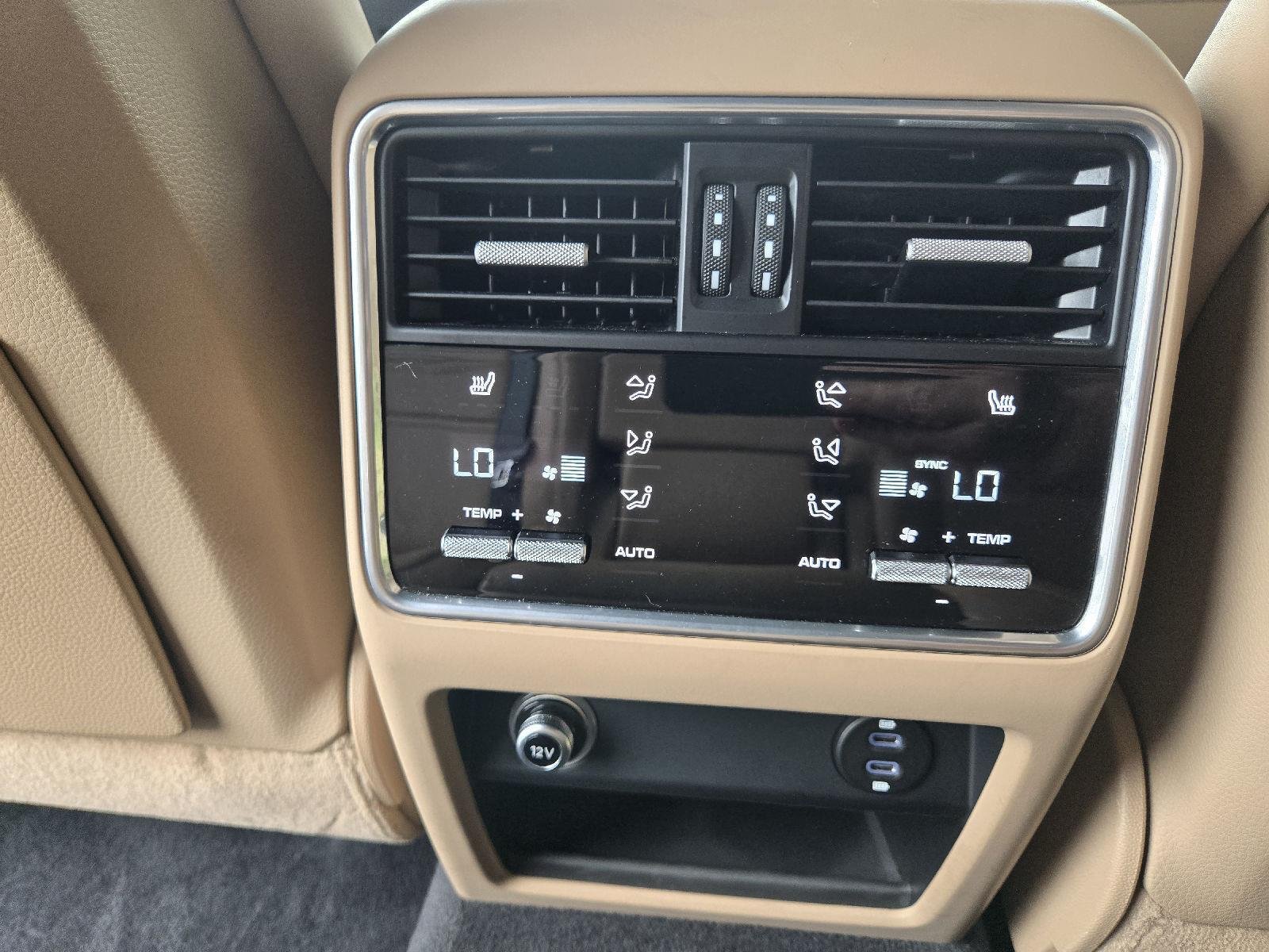 Used 2020  Porsche Base image 19