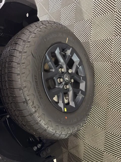 New 2026 Bright White Clear-Coat Exterior Paint Jeep 85th Anniversary image 40