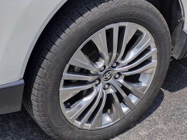 Used 2021 Blizzard Pearl Toyota XLE image 4