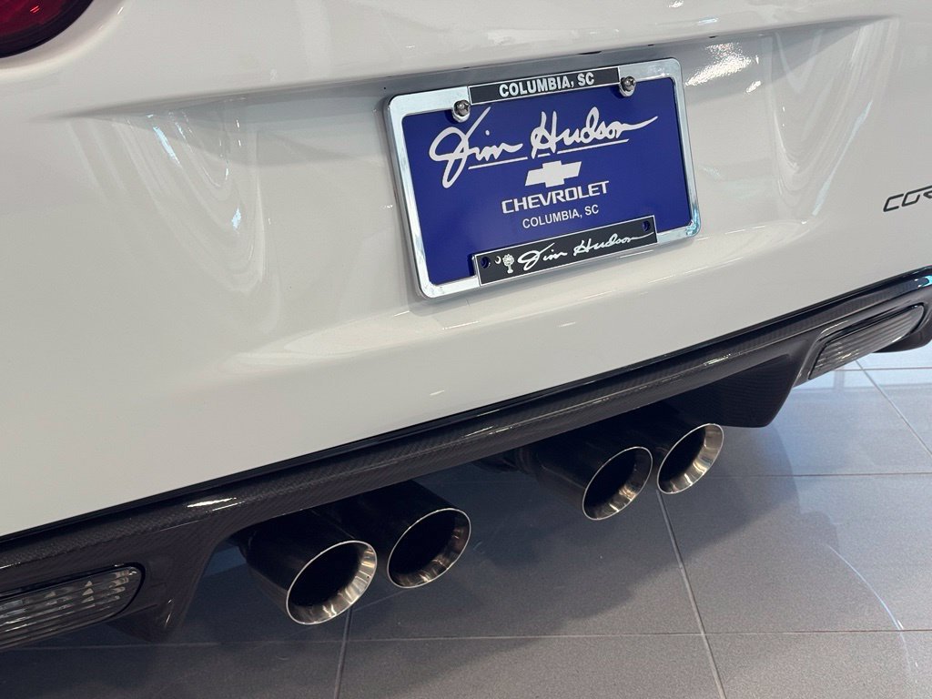 Used 2010 ARCTIC WHITE Chevrolet ZR1 w/1ZR image 15