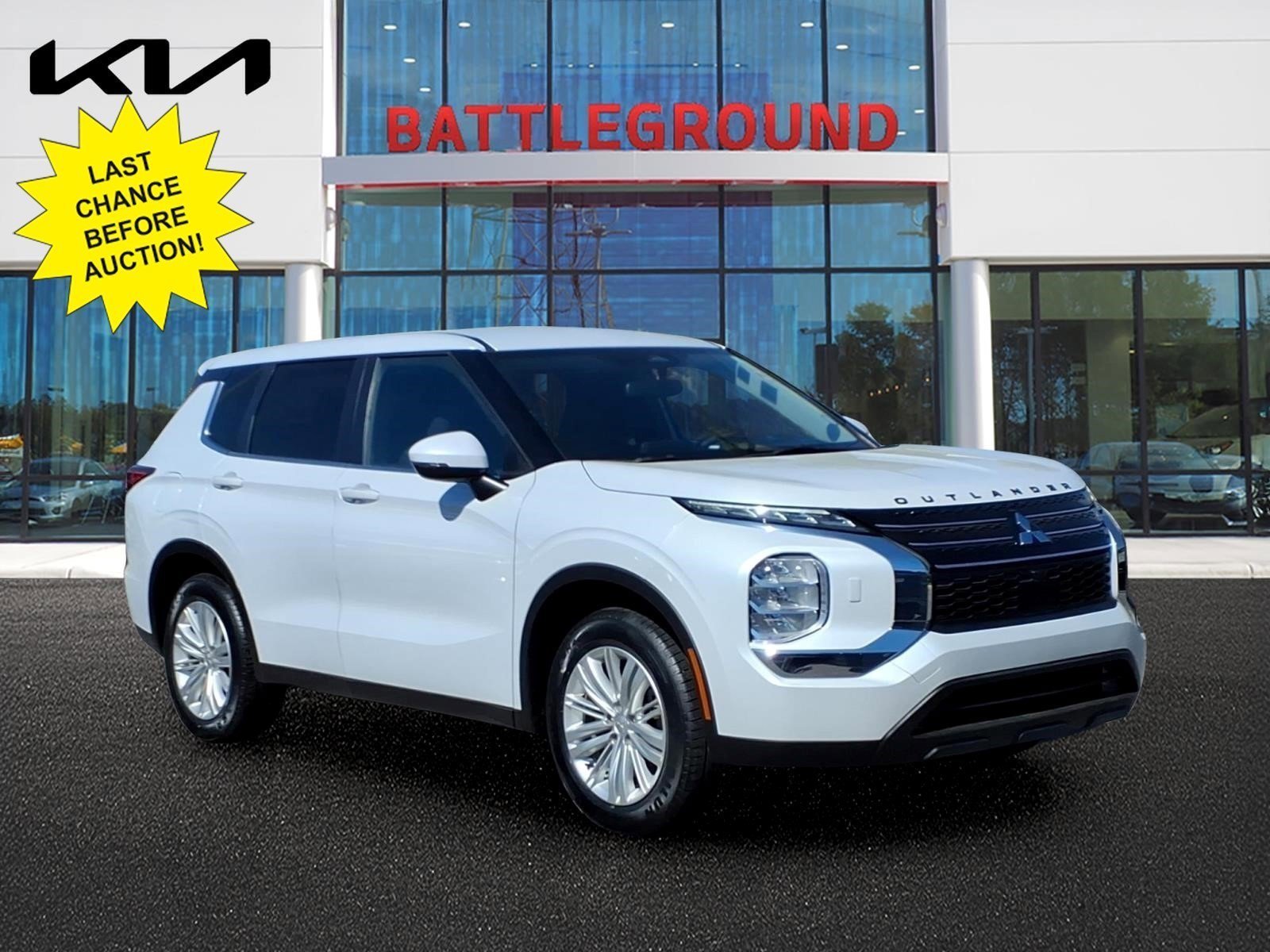 2024 Mitsubishi Outlander ES S-AWC's photo