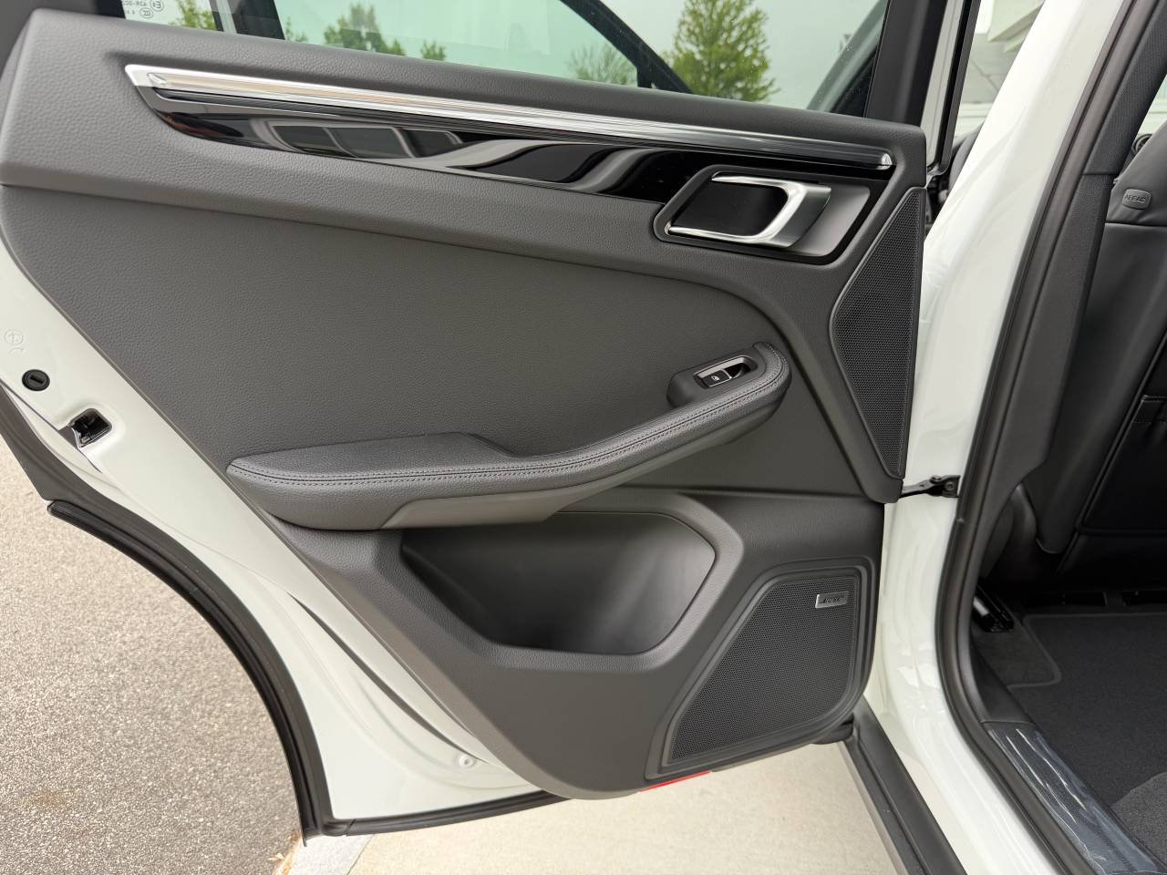 2026 Porsche Macan T - Photo 15