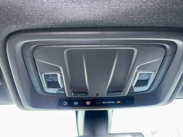 Used 2021 PACIFIC BLUE METALLIC GMC Elevation image 8