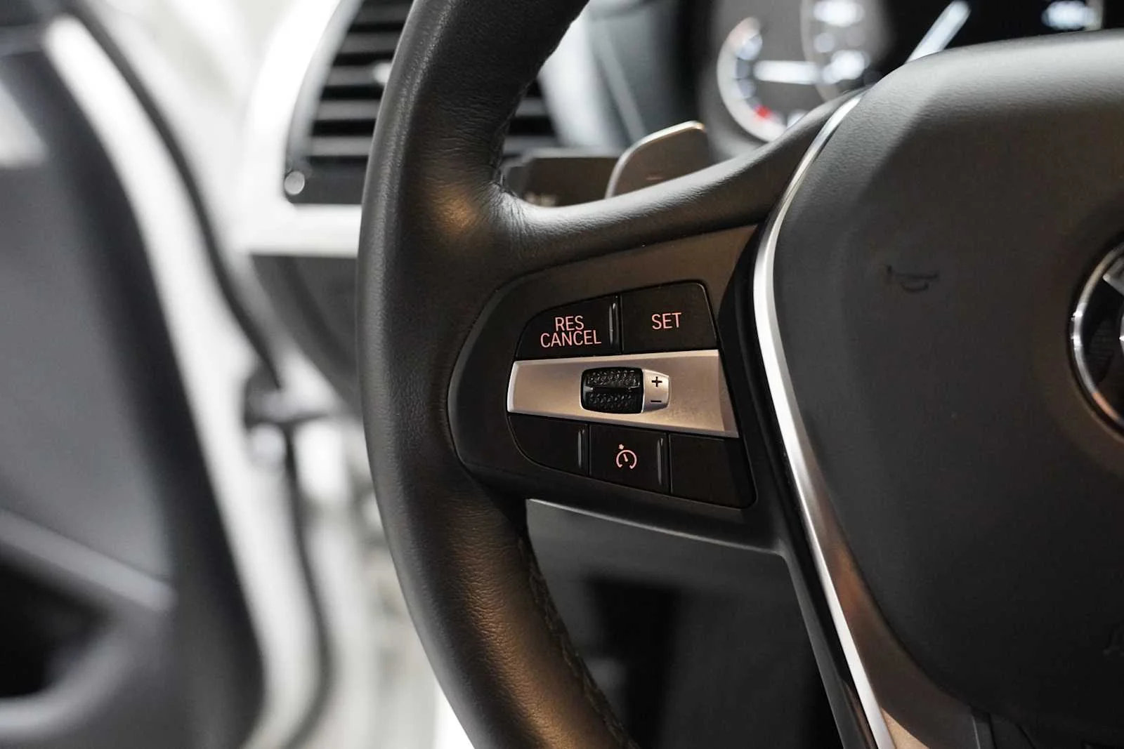 Used 2021 Alpine White BMW xDrive30i image 21