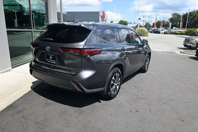 Used 2022 Gray Toyota XLE image 10