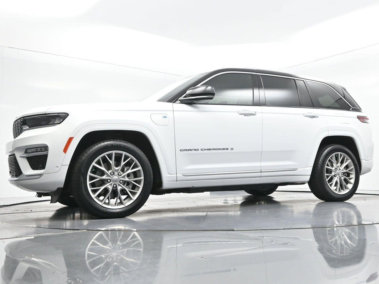Used 2022 Bright White Clearcoat Jeep Summit image 51