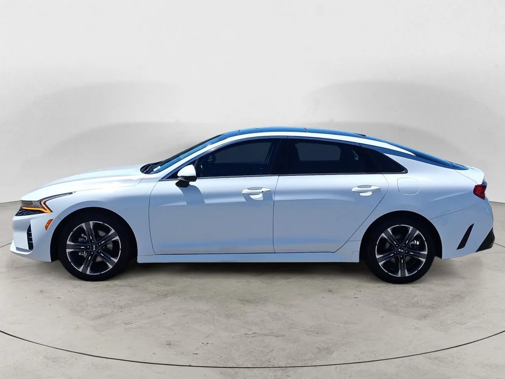 Used 2021 White Kia EX image 2