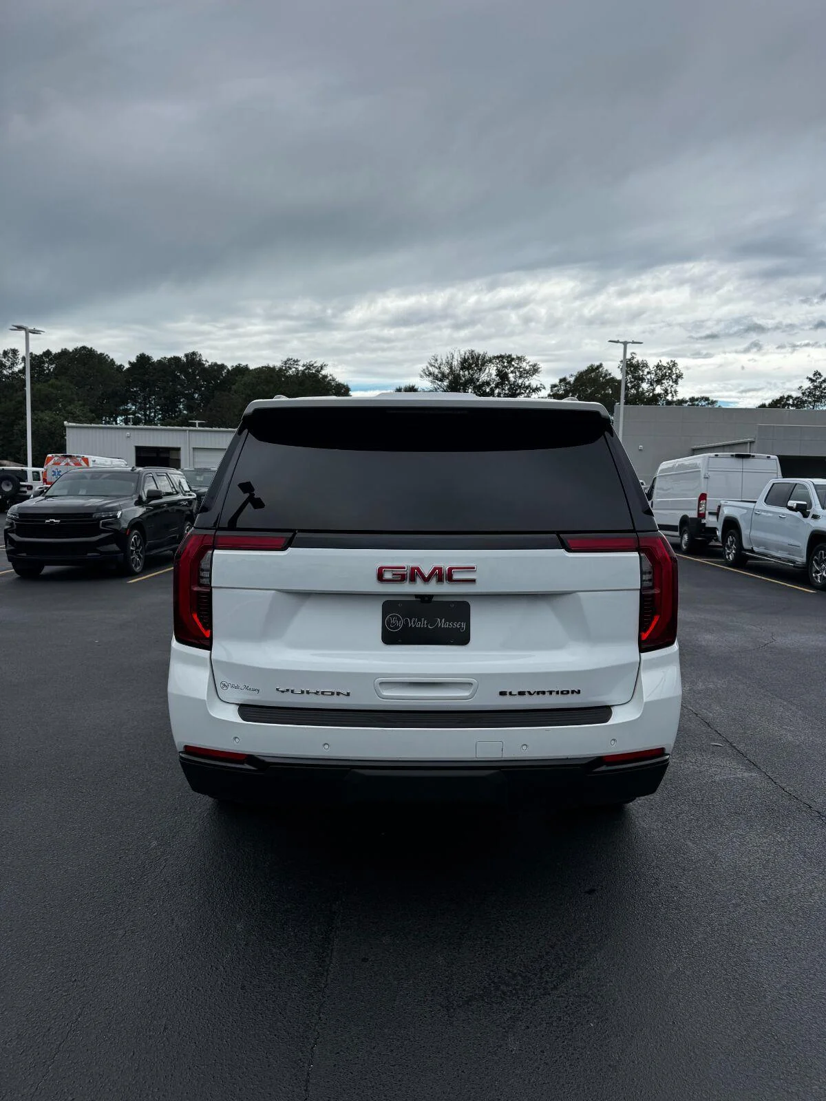 Used 2025 Summit White GMC Elevation image 4