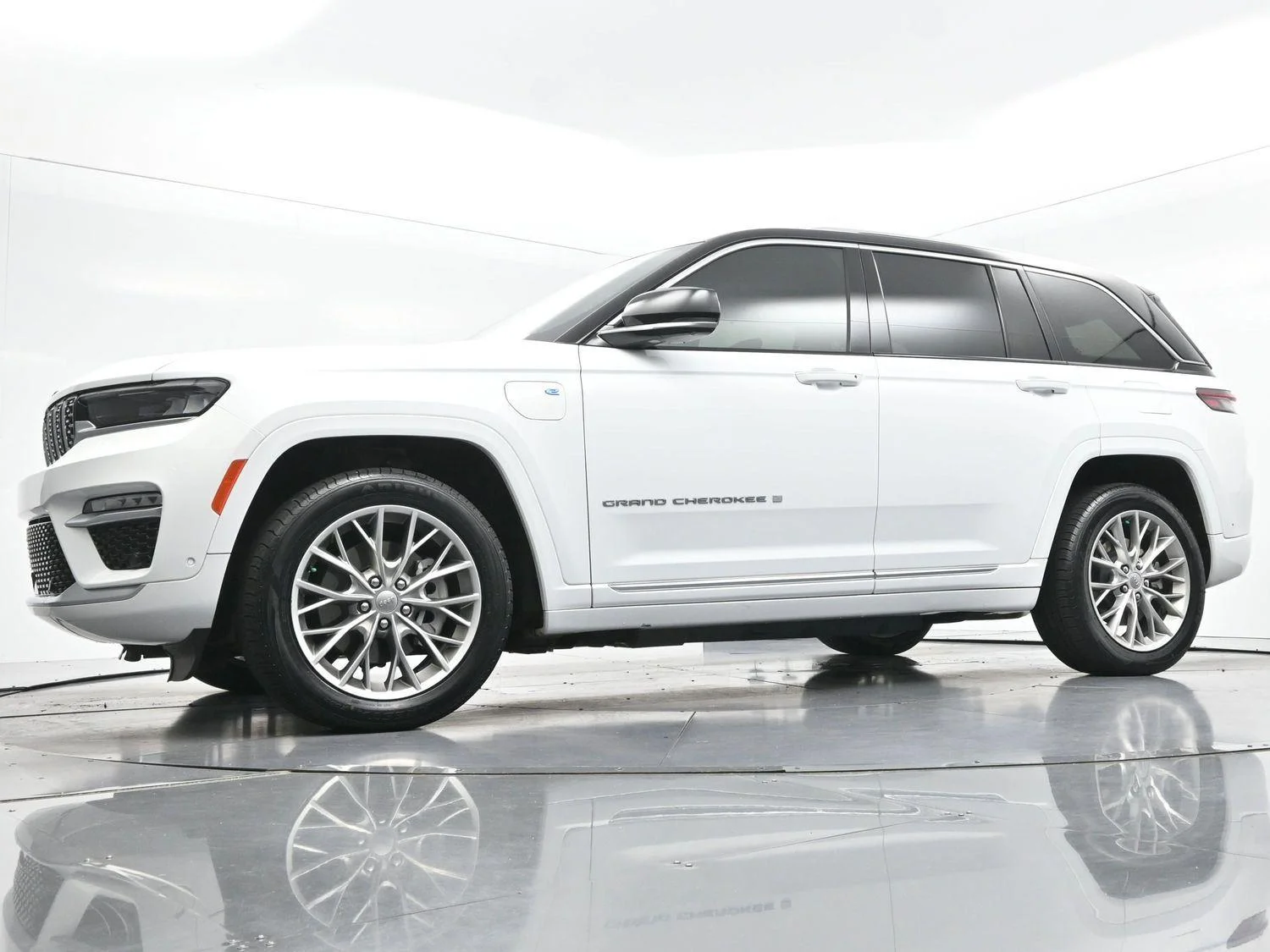 Used 2022 Bright White Clearcoat Jeep Summit image 51