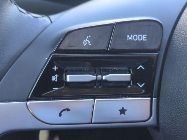 Used 2023 White Hyundai SEL image 15