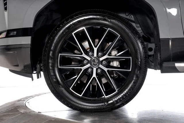 Used 2025 Incognito Lexus 550 Premium+ image 12