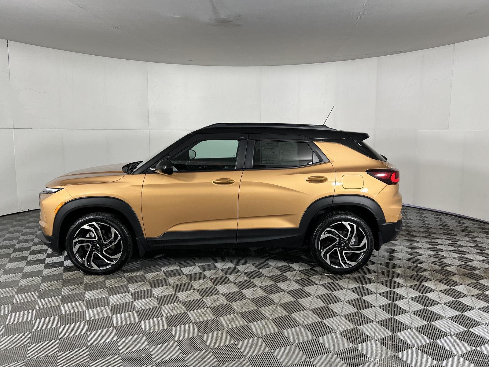 Used 2024 Copper Harbor Metallic Chevrolet RS image 18