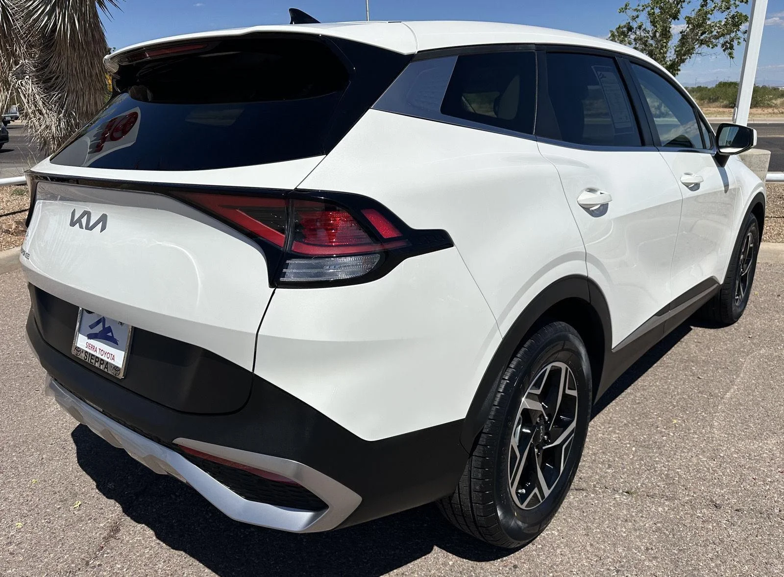 2025 Kia Sportage LX - Photo 12