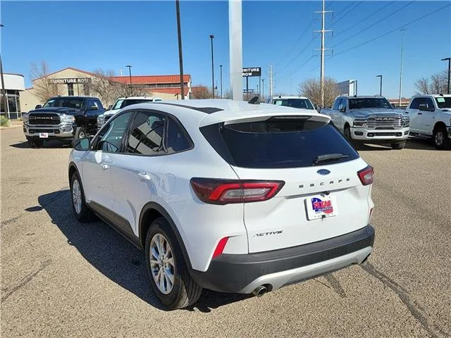 Used 2025 Oxford White Ford Active Front-Wheel Drive image 3