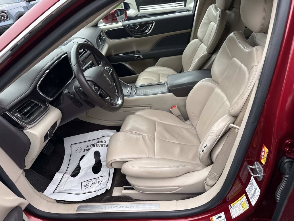 Used 2017  Lincoln Reserve image 6