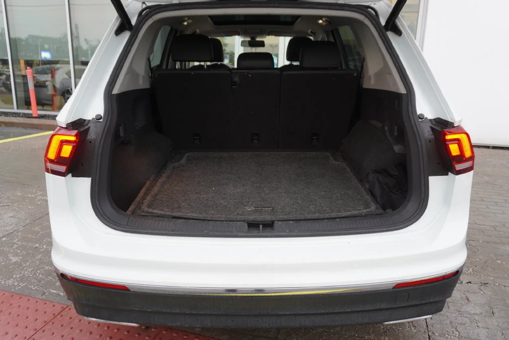 Used 2018 White Volkswagen 2.0T SEL image 28
