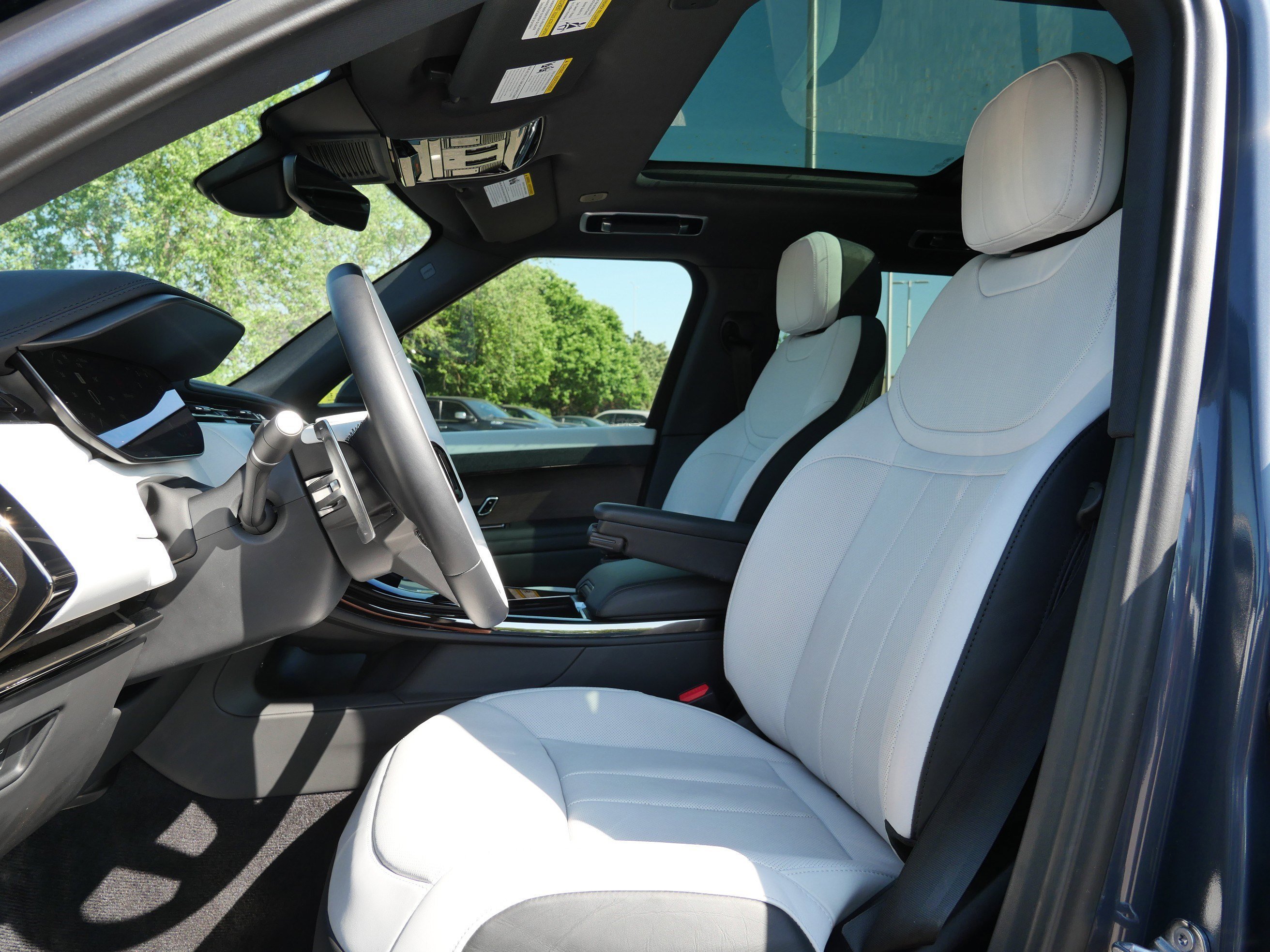 Used 2024 VARESINE BLUE Land Rover Dynamic SE image 12