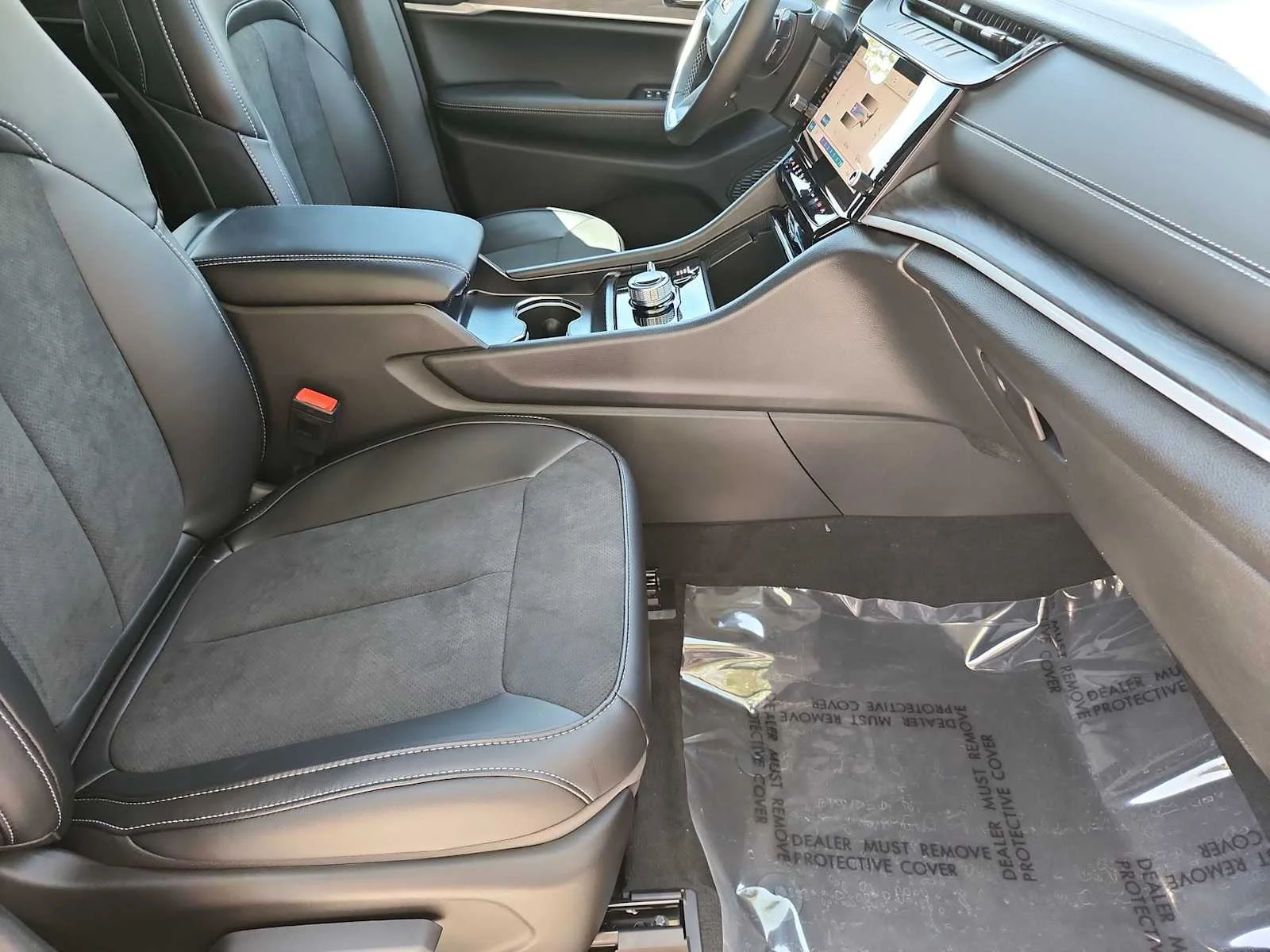 New 2026 Baltic Gray Metallic Clearcoat Jeep Laredo Altitude image 18