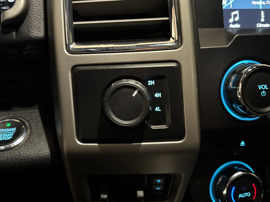 Used 2017  Ford Lariat image 30