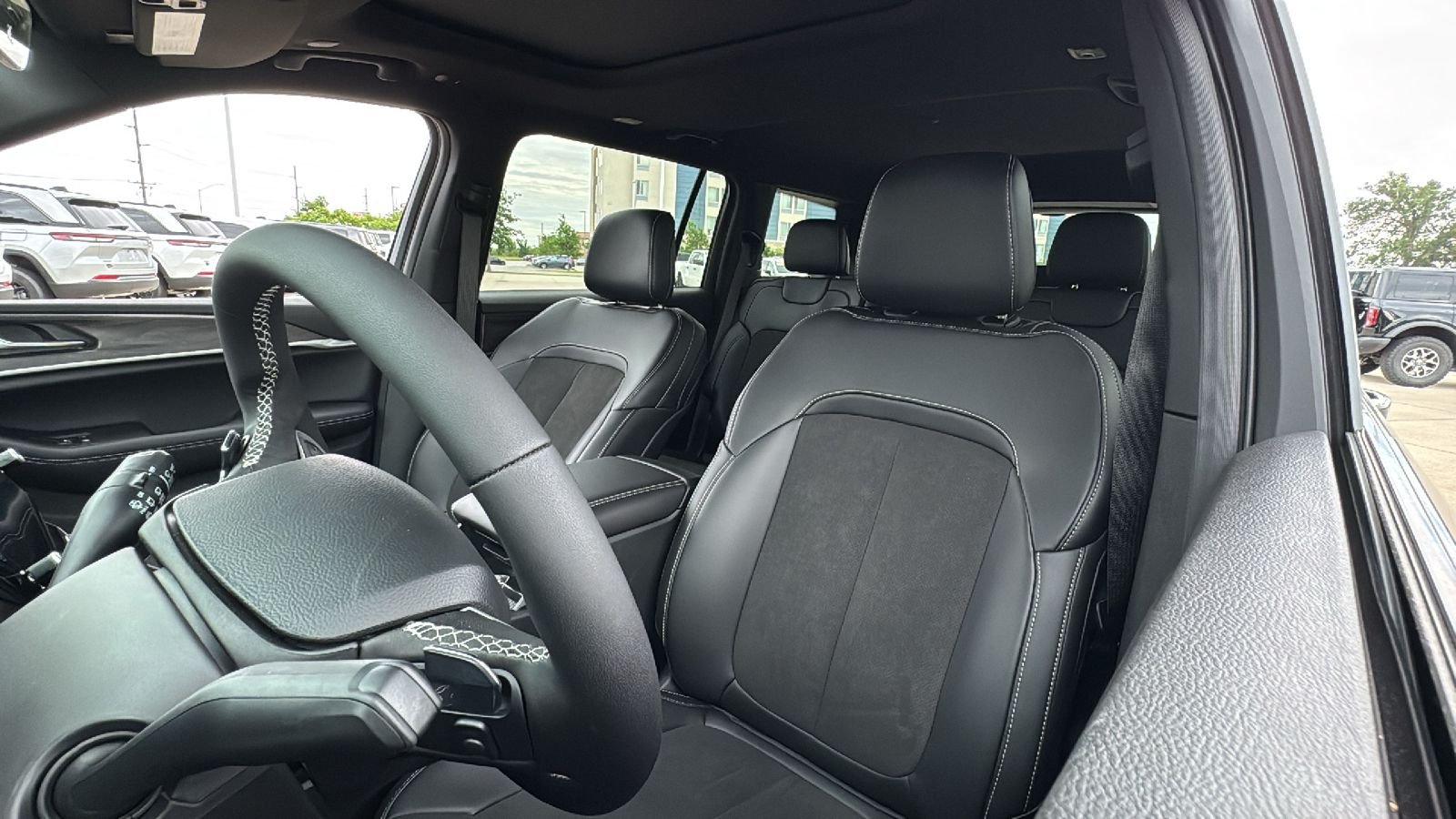 New 2026 Baltic Gray Metallic Clear-Coat Exterior Paint Jeep Altitude image 19